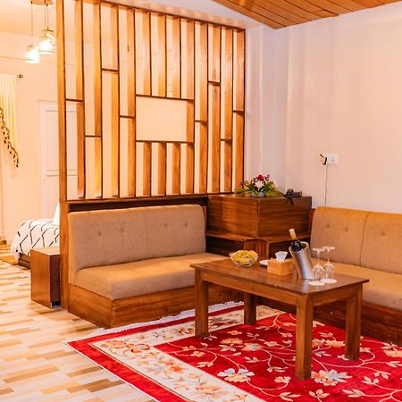 Busy Bee Resort, Pokhara Exterior foto
