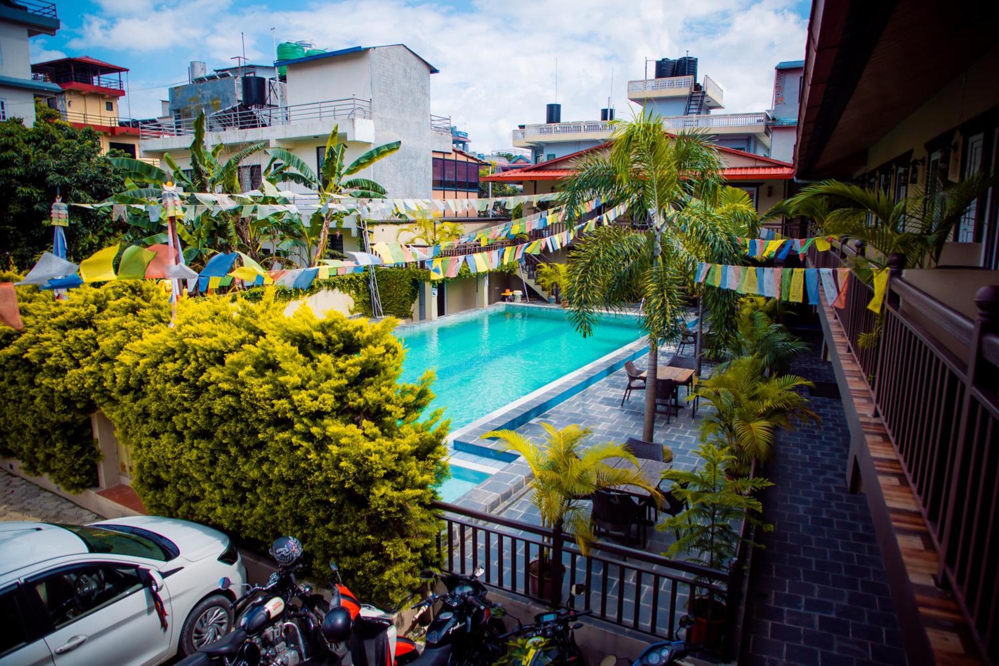 Busy Bee Resort, Pokhara Exterior foto