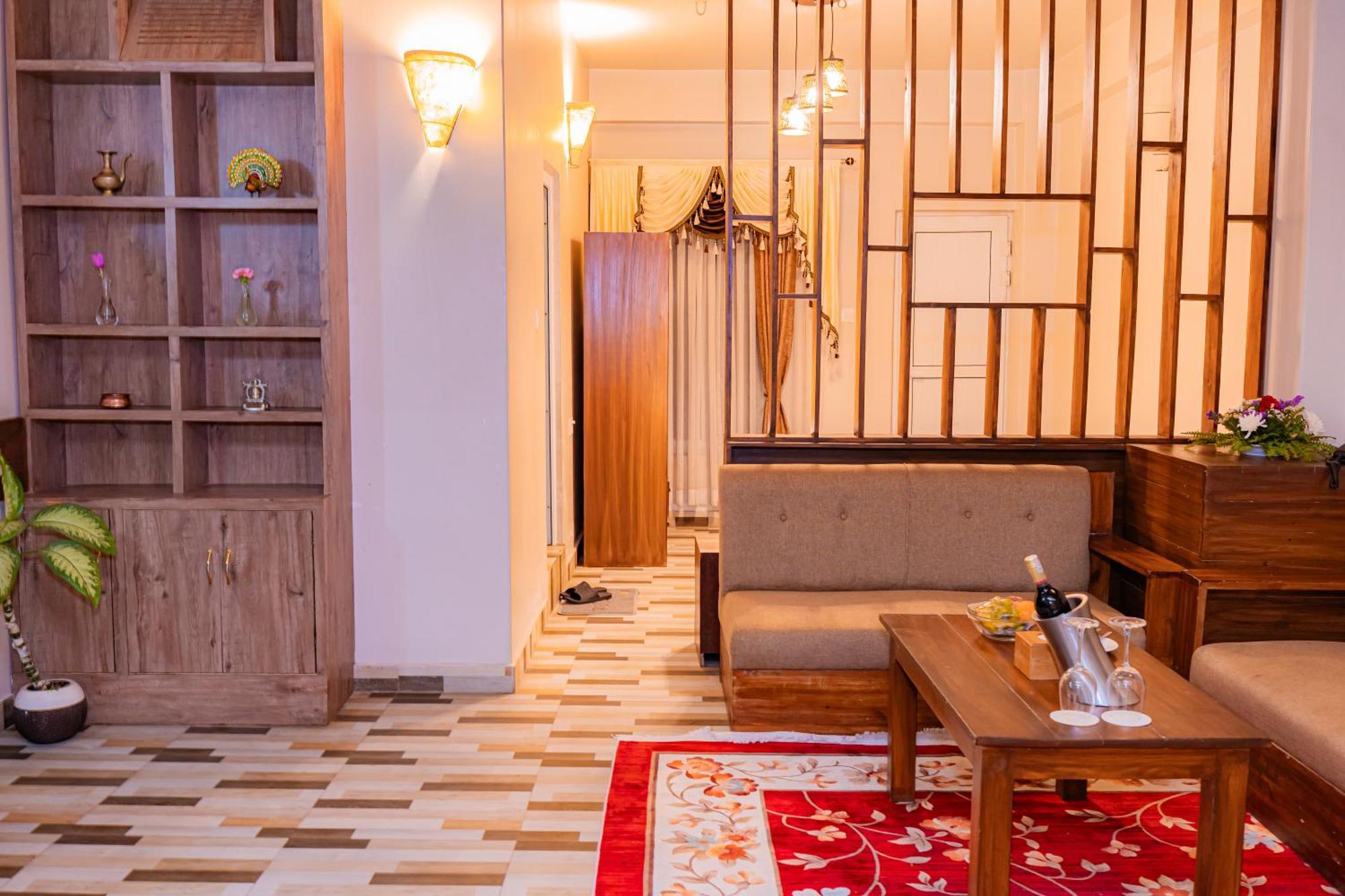 Busy Bee Resort, Pokhara Exterior foto