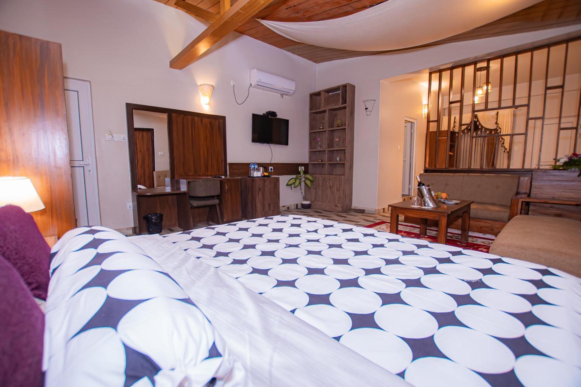 Busy Bee Resort, Pokhara Exterior foto