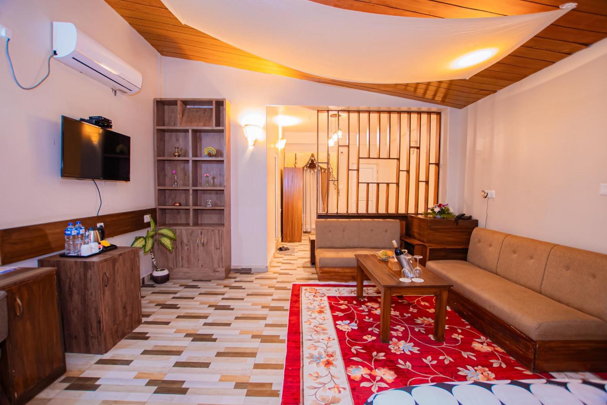 Busy Bee Resort, Pokhara Exterior foto