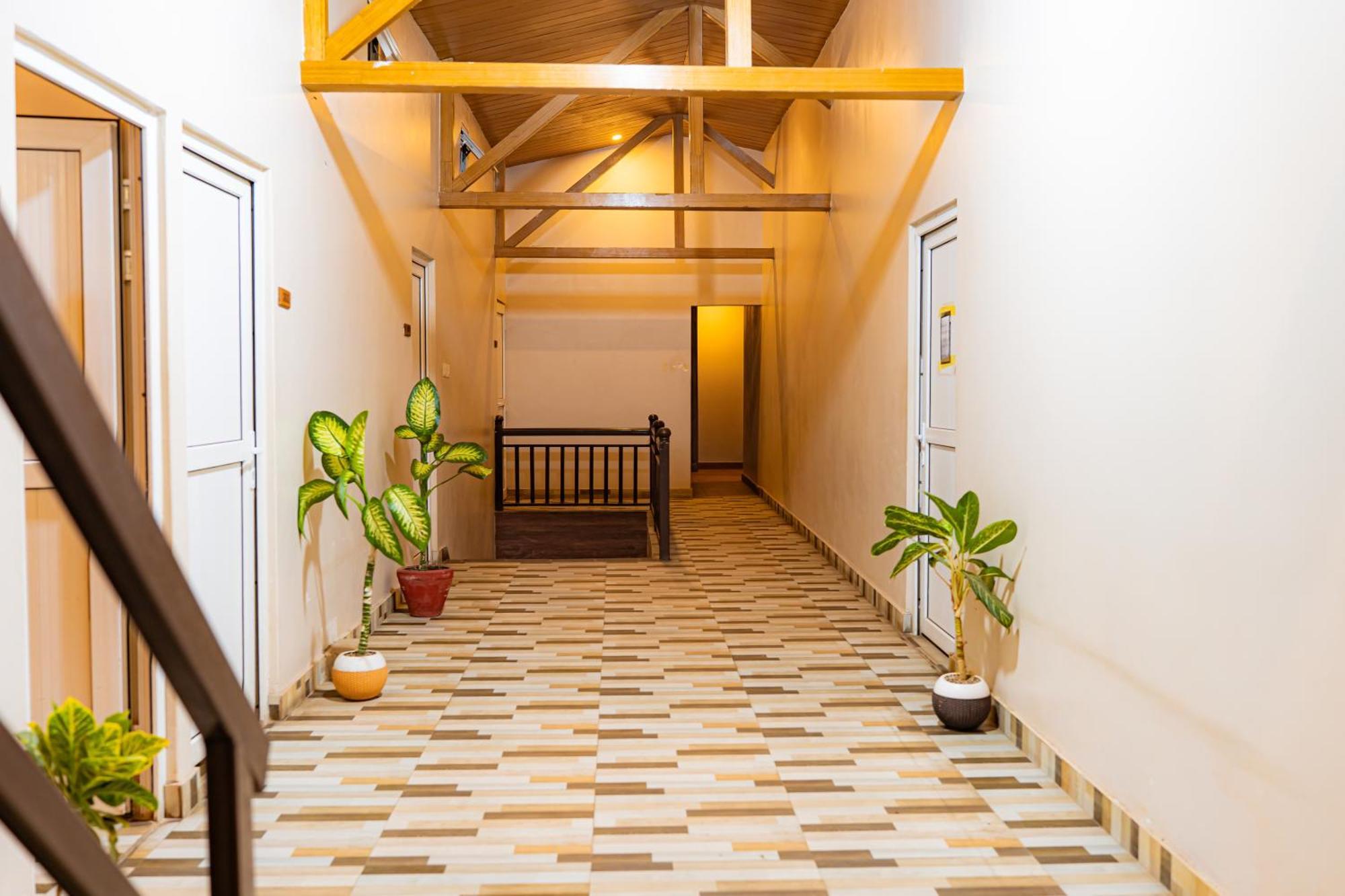 Busy Bee Resort, Pokhara Exterior foto