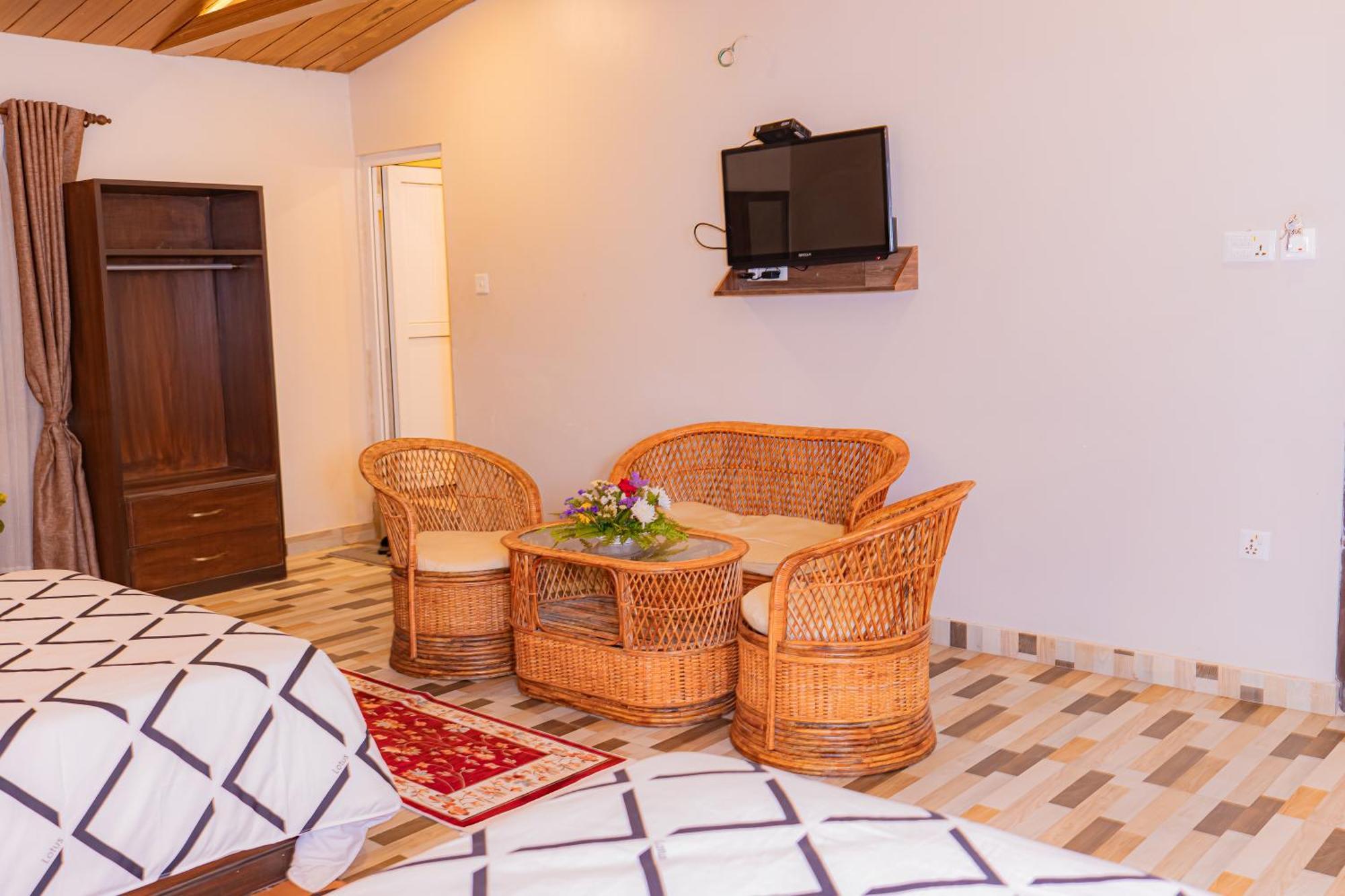 Busy Bee Resort, Pokhara Exterior foto