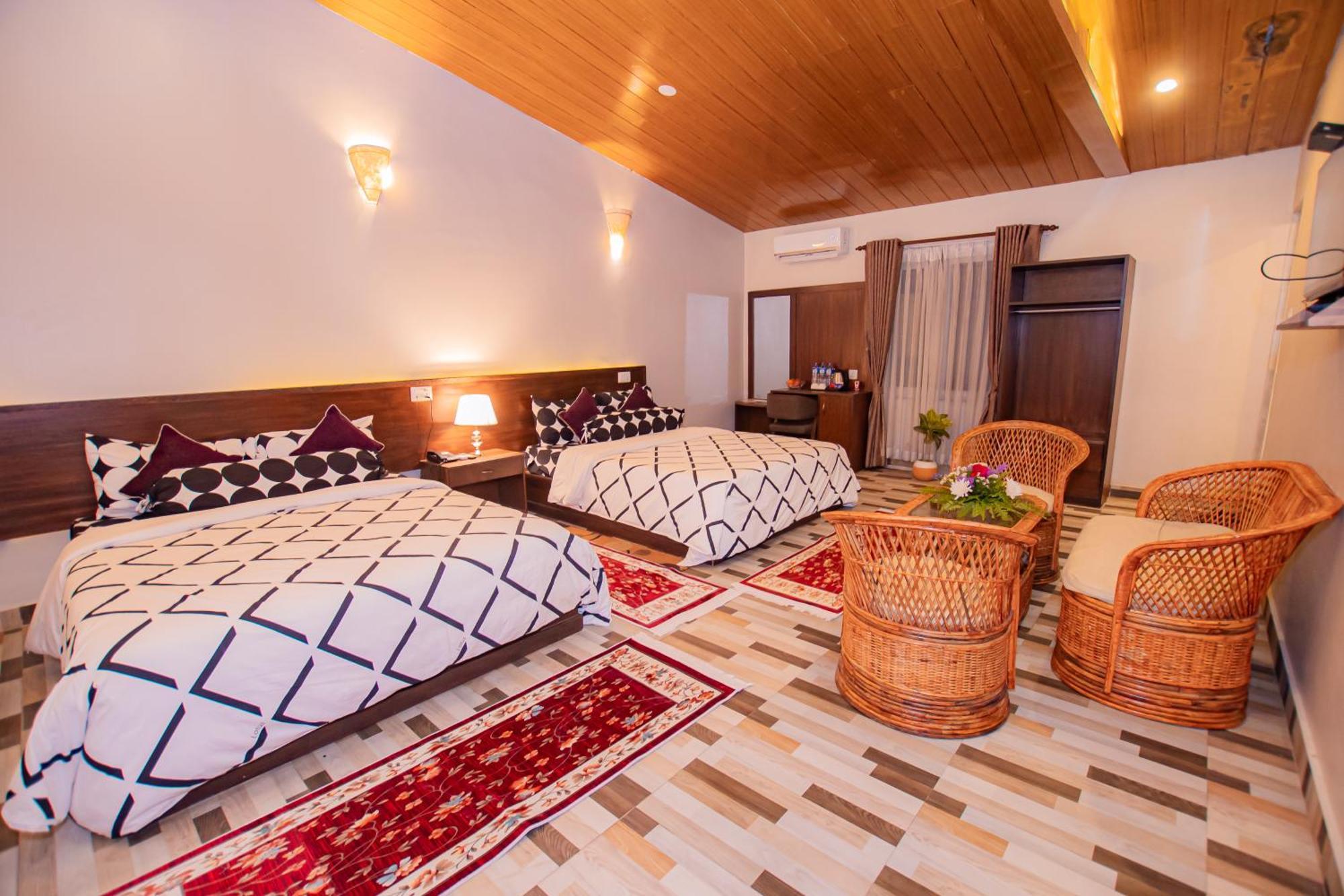 Busy Bee Resort, Pokhara Exterior foto