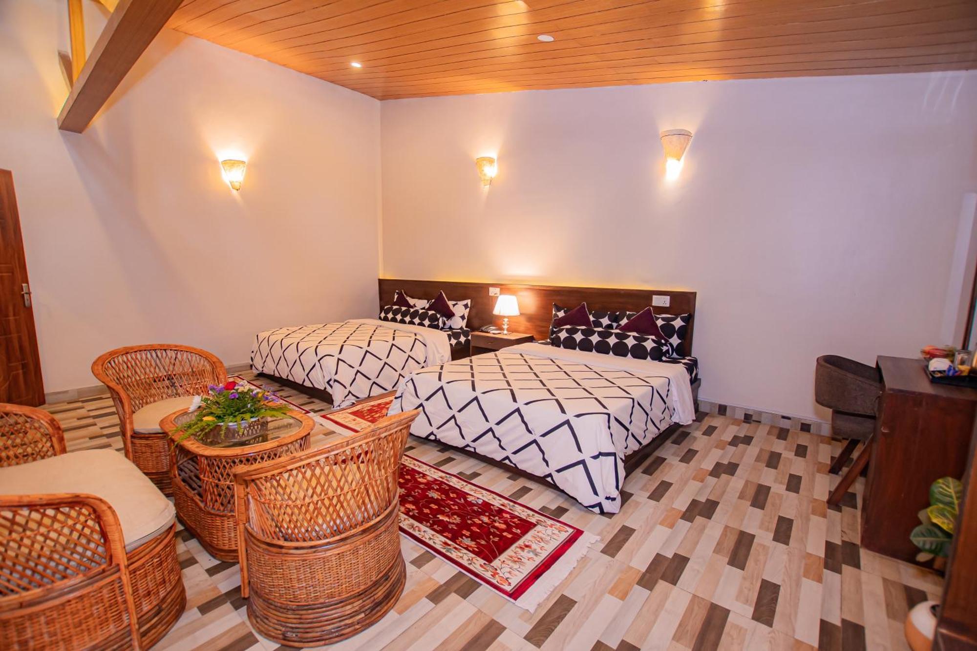 Busy Bee Resort, Pokhara Exterior foto