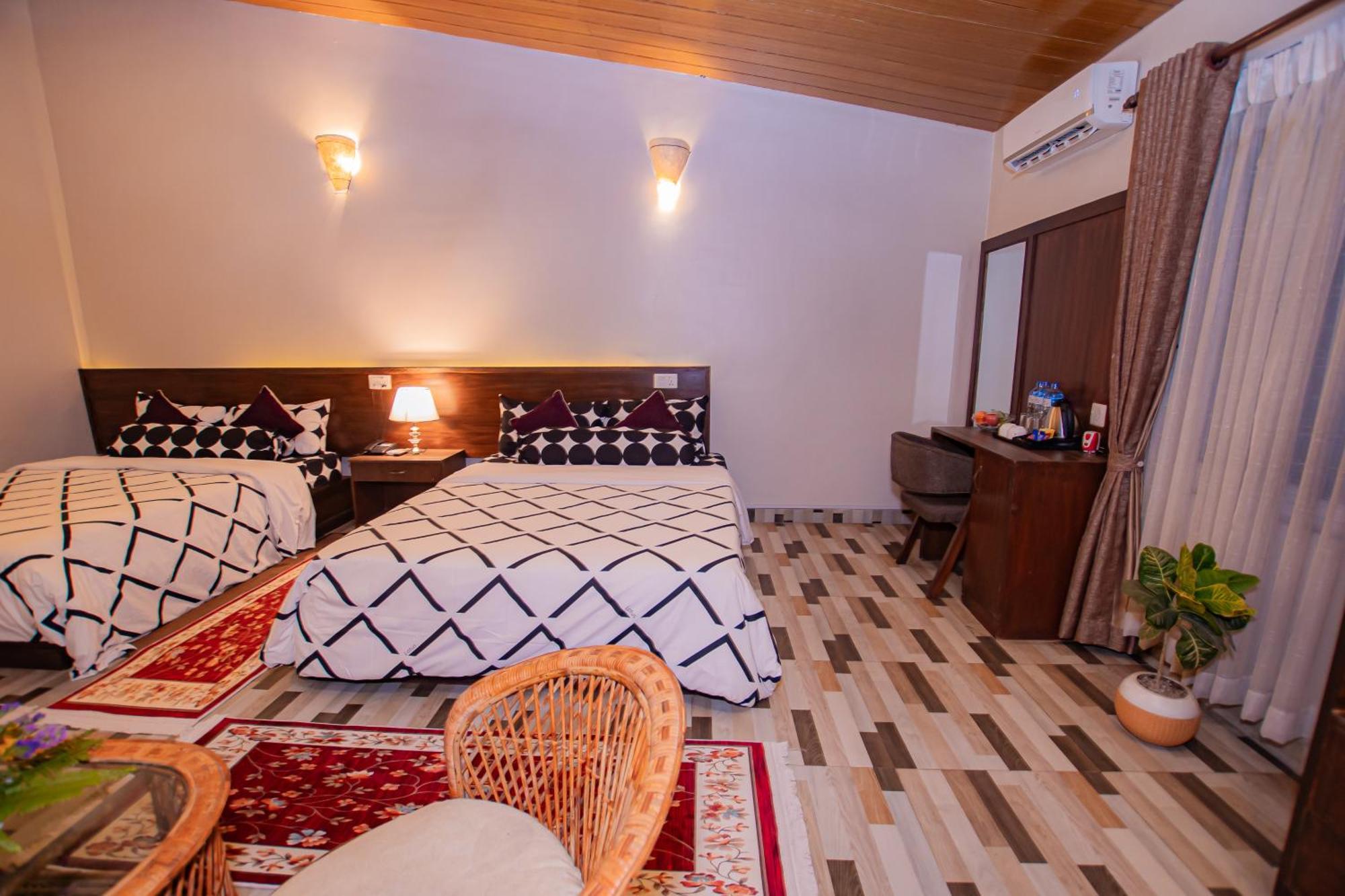 Busy Bee Resort, Pokhara Exterior foto