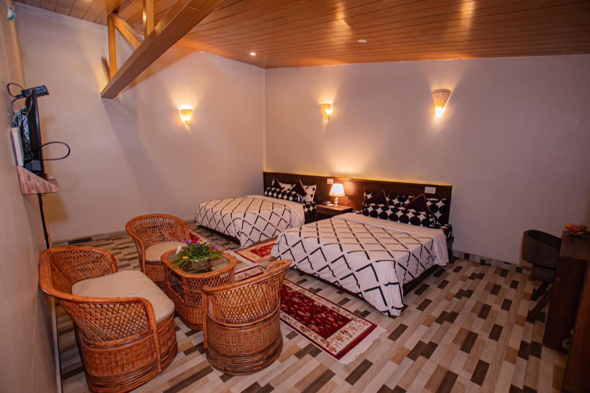 Busy Bee Resort, Pokhara Exterior foto