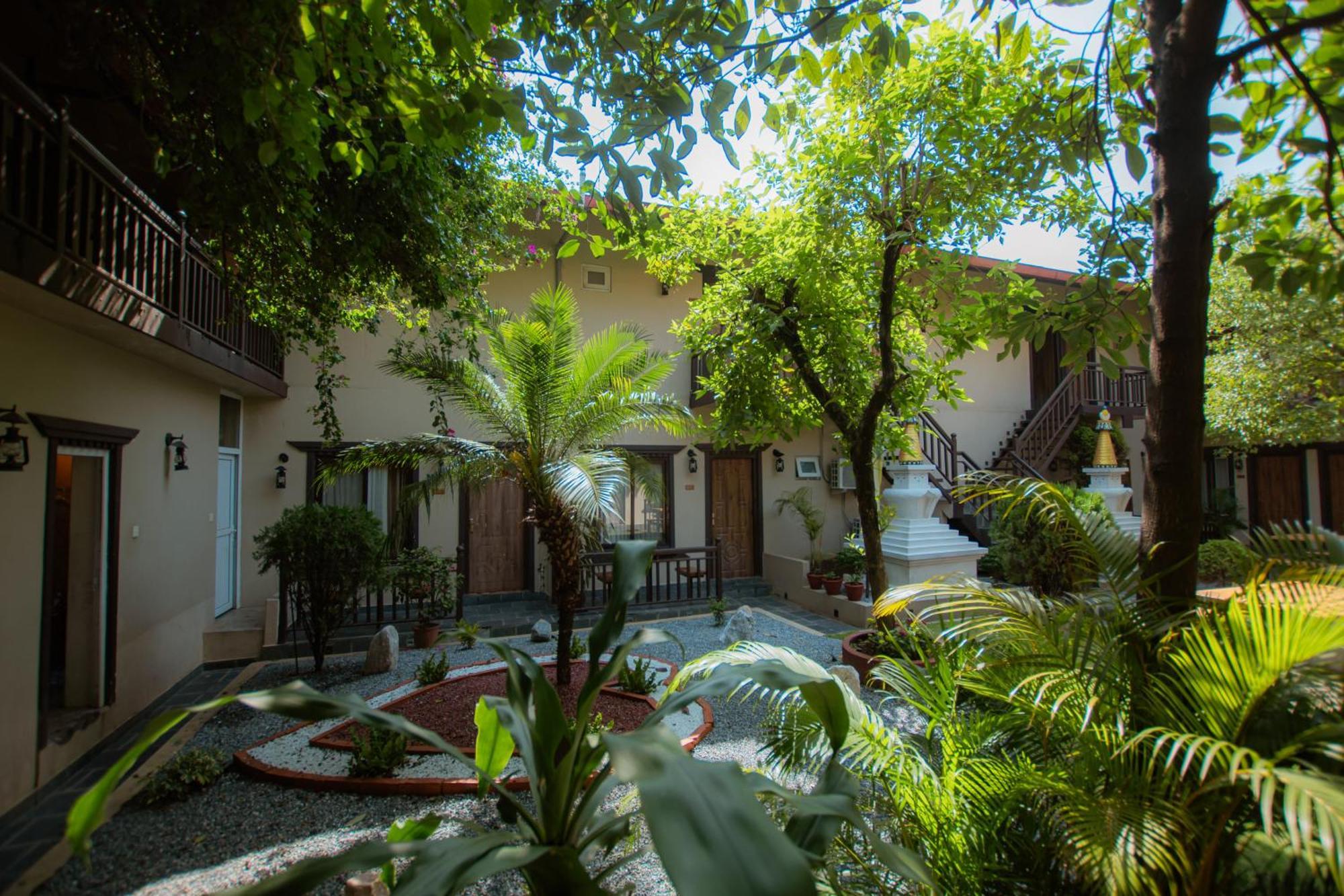 Busy Bee Resort, Pokhara Exterior foto