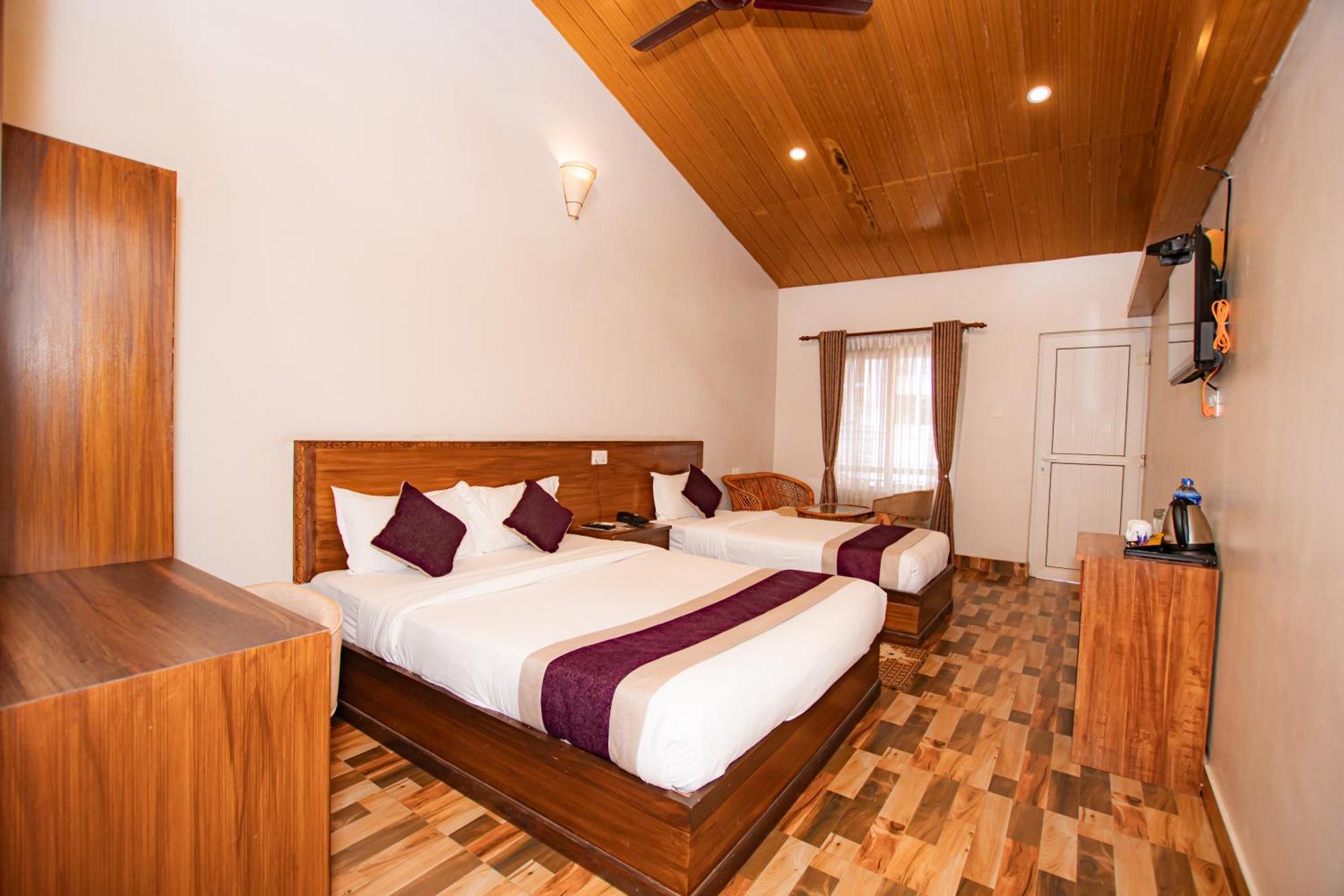 Busy Bee Resort, Pokhara Exterior foto