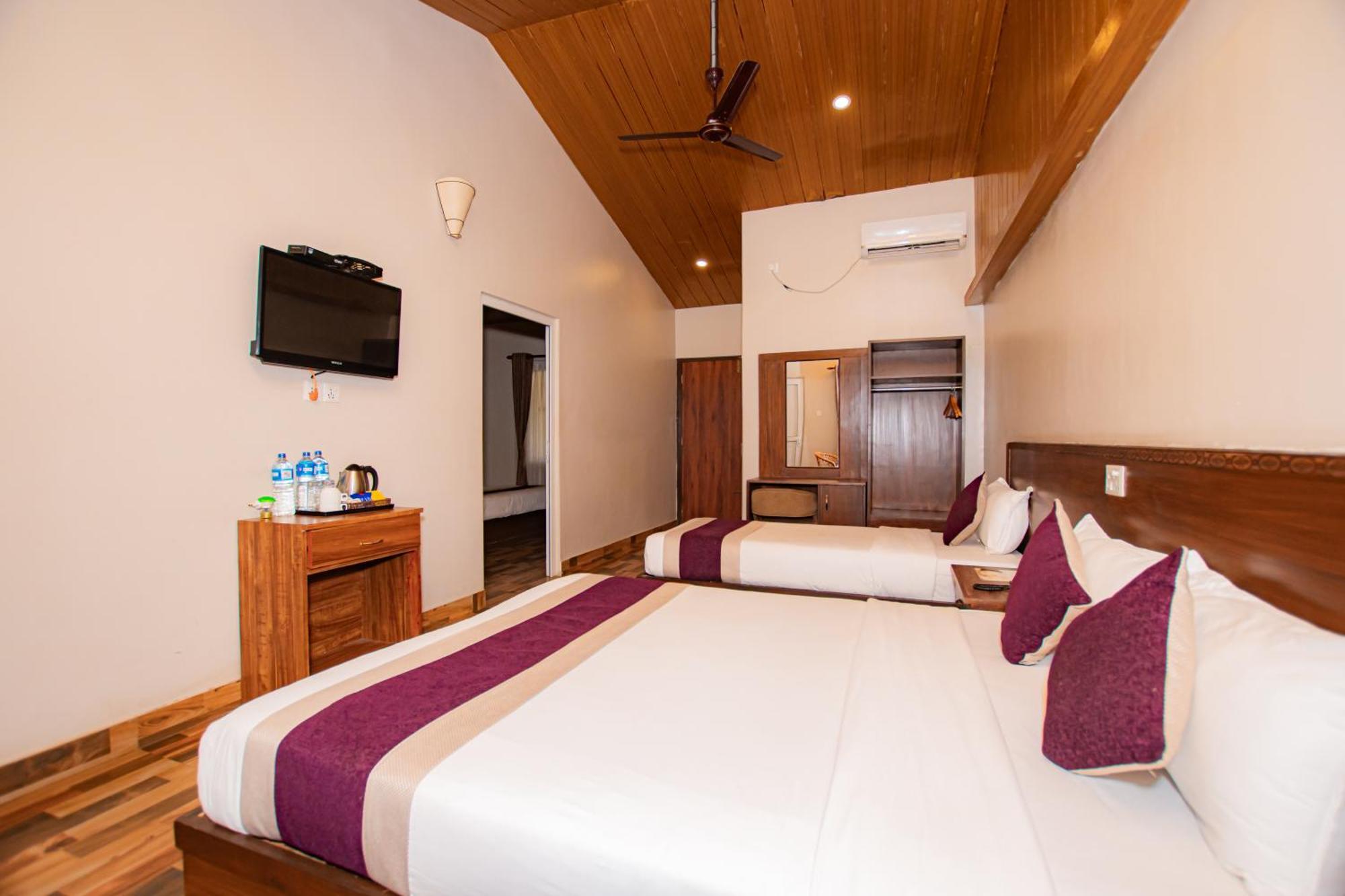 Busy Bee Resort, Pokhara Exterior foto