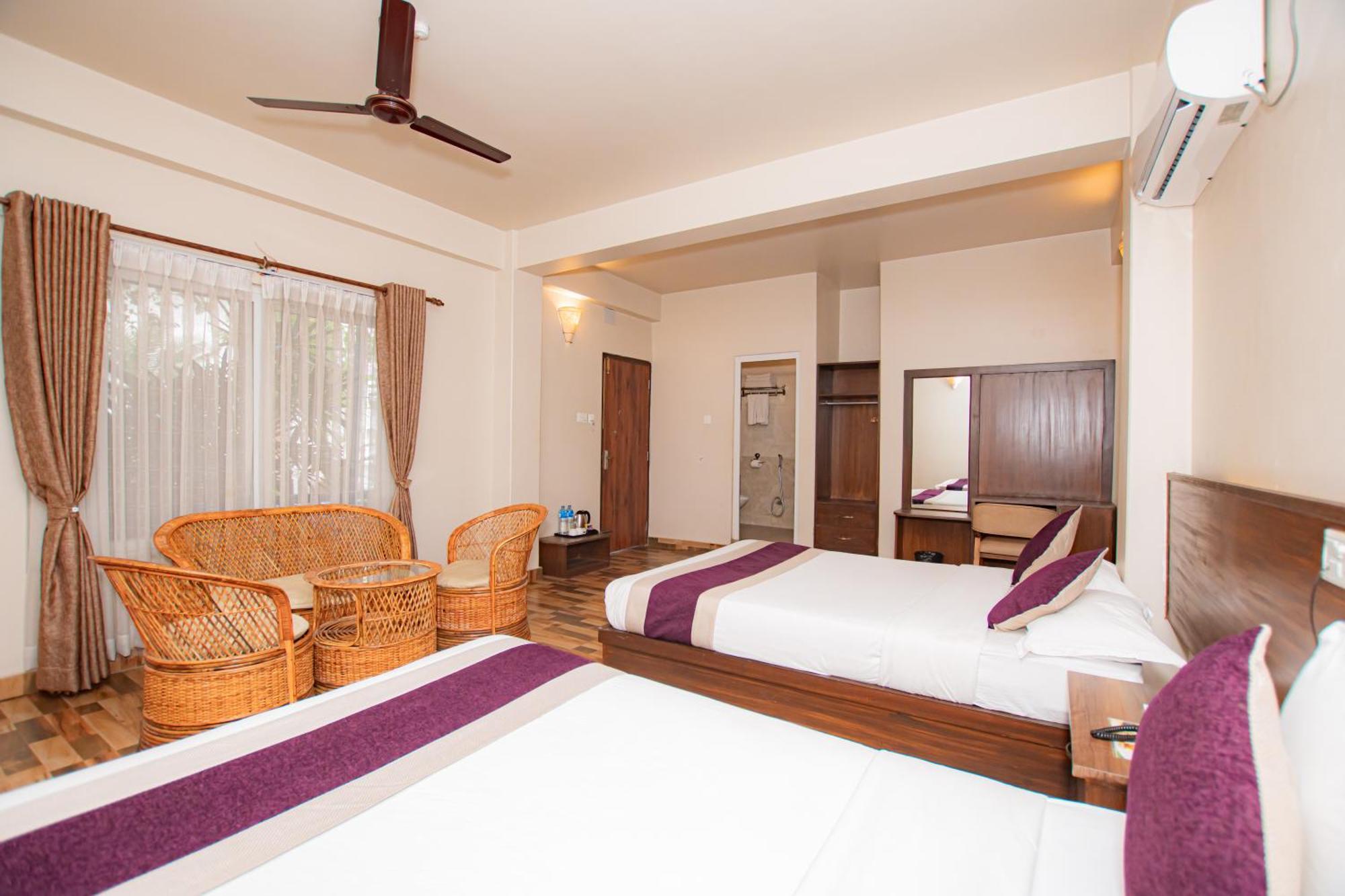 Busy Bee Resort, Pokhara Exterior foto